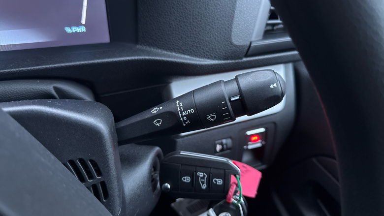 Peugeot Expert E-L2 100kW 75kWh Professional Van Auto